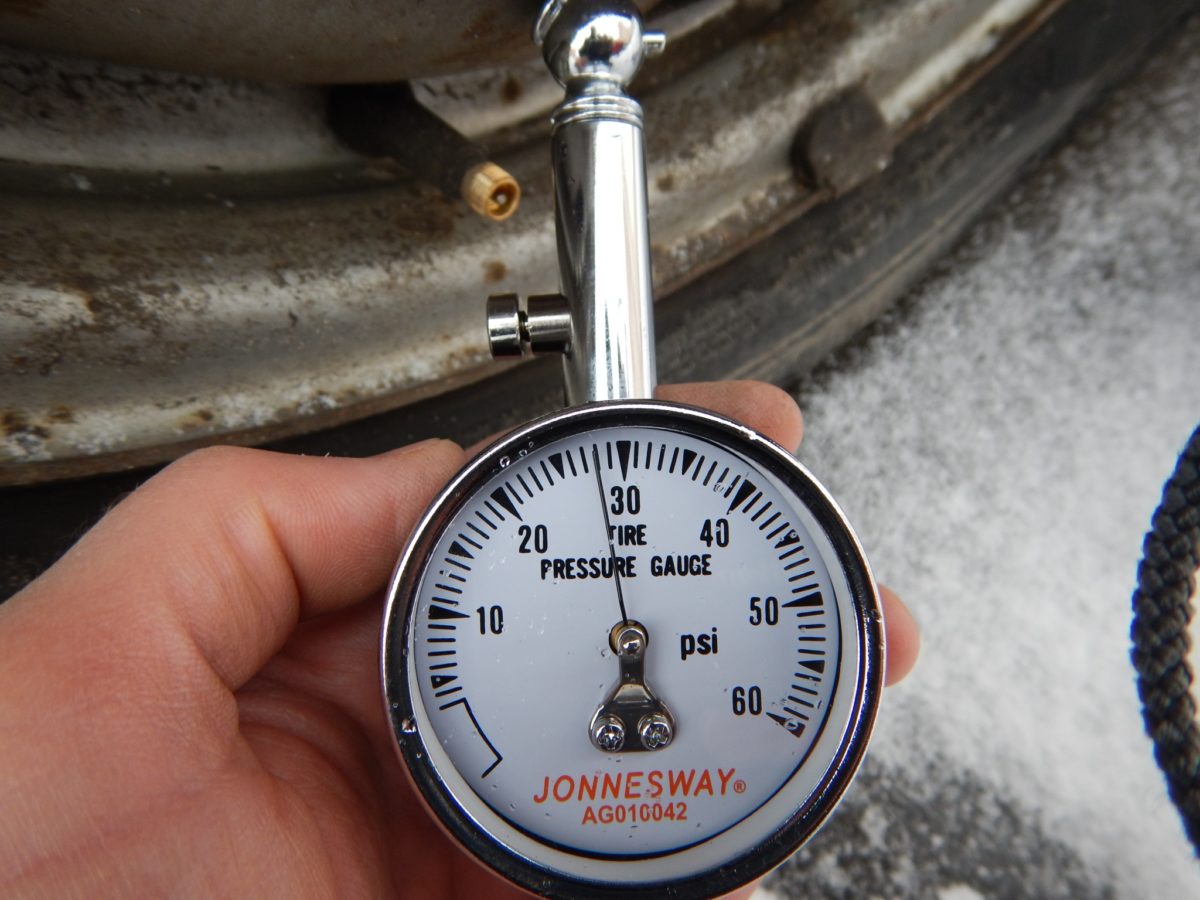 Чем измерить давление в шинах — тест 16 манометров — журнал За рулем «