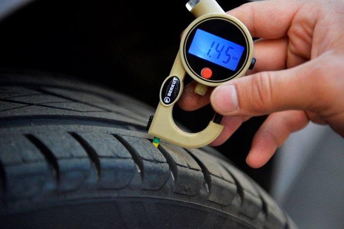 Чем измерить давление в шинах — тест 16 манометров — журнал За рулем «